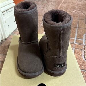 UGG KIDS Classic II Boots - Chocolate brown us size 2